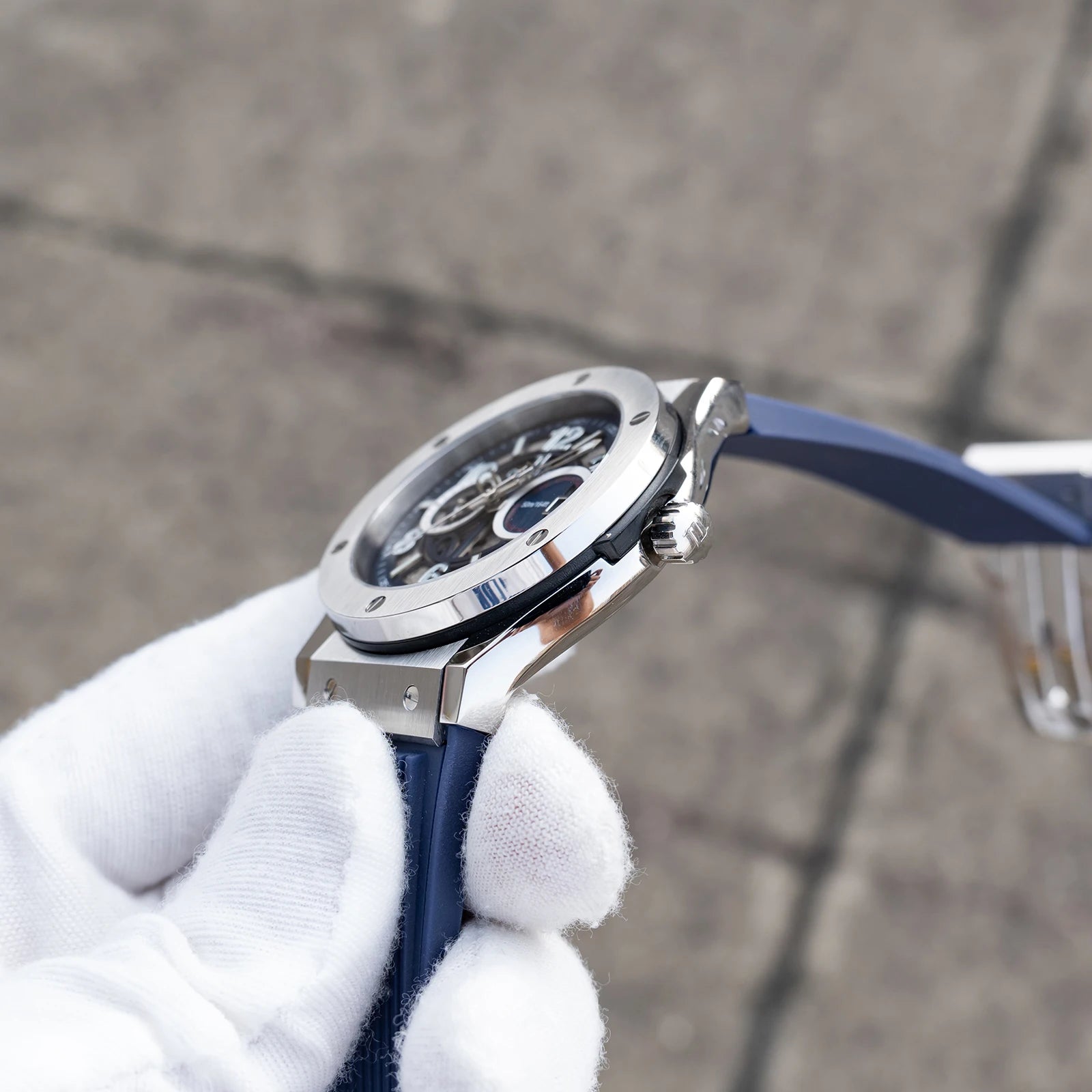 sell vastara 44mm blue dial – trade in watch watch 8 - classic unisex timepiece with stainless steel (USA)